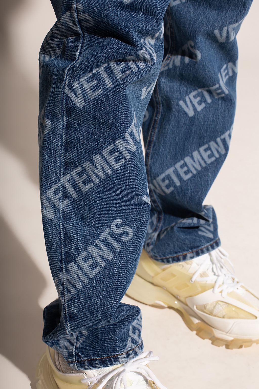 Vetements logo shops jeans